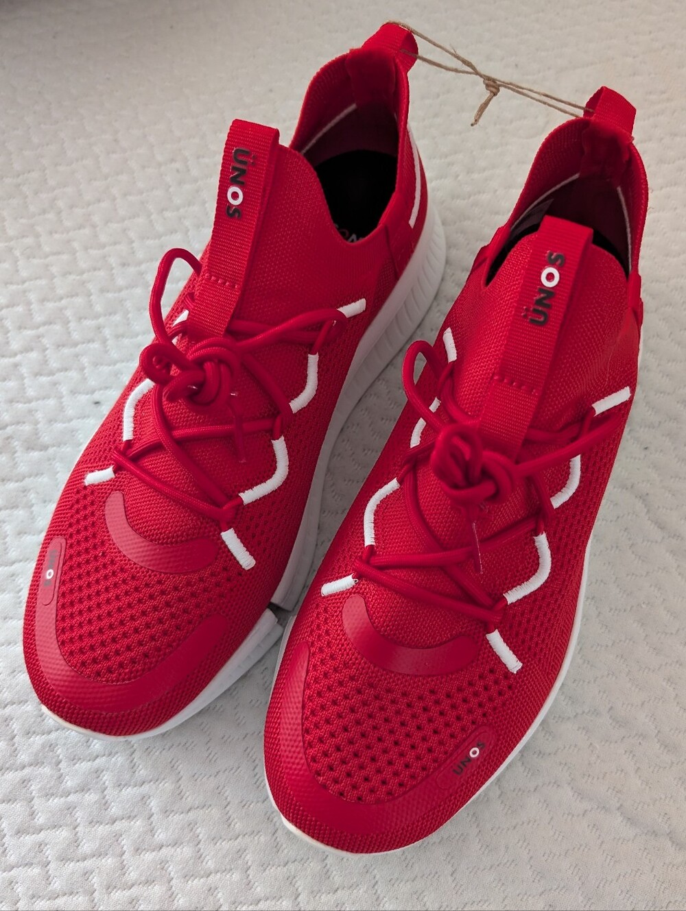 UNOS Adult Unisex Red Athletic Pull On Sneakers Women's 8-9 Men's 6.5-7.5